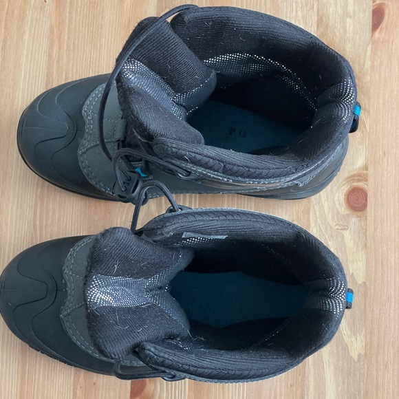 SOLD Boy’s Colombia winter/ snow boots - Picture 3 of 8